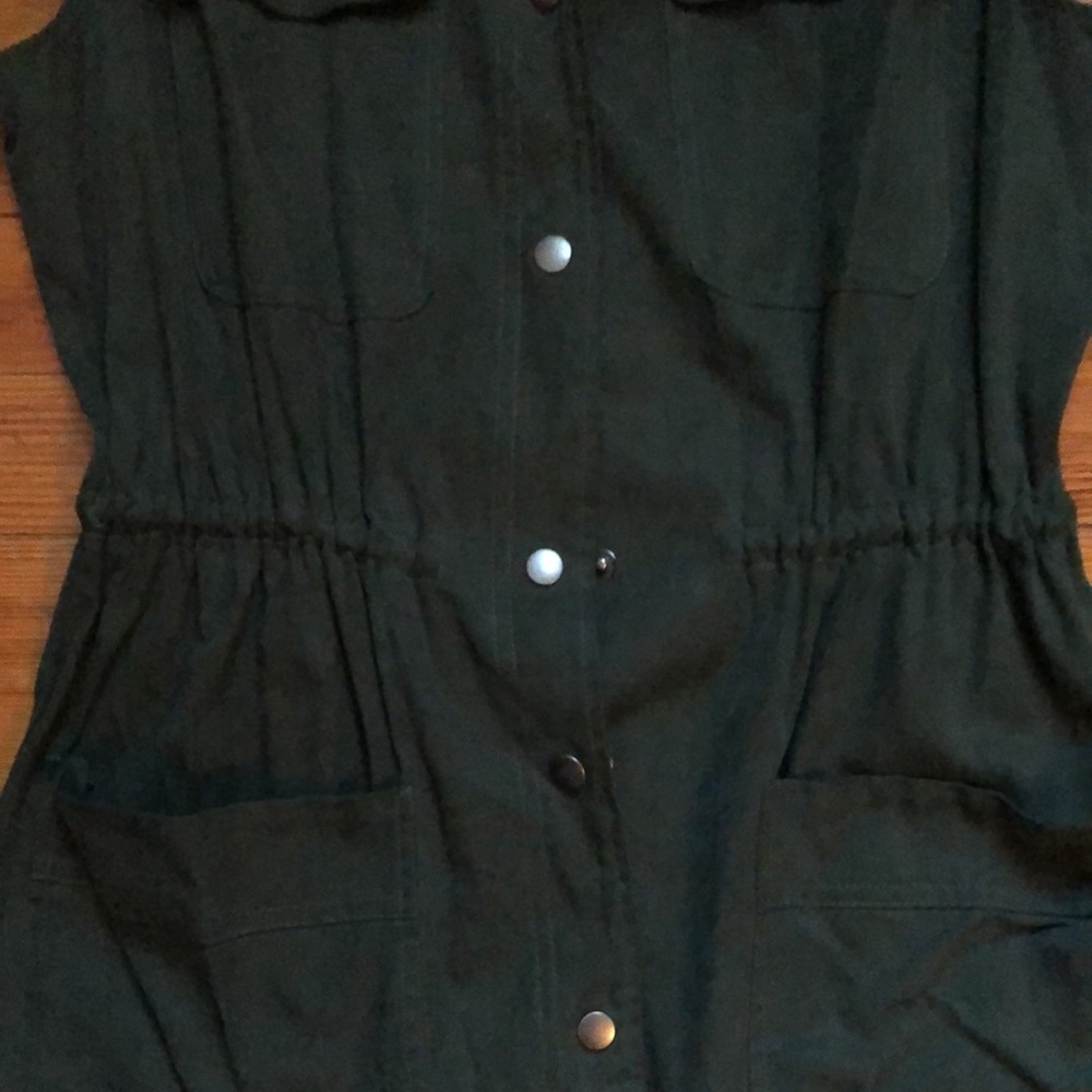 Vest - Picture 2 of 5